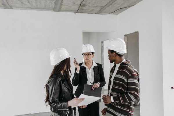 renovation contractor meeting