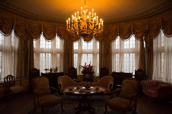 victorian living room